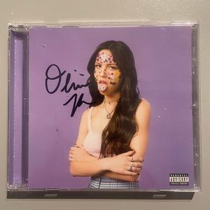 Signed olivia Rodrigo SOUR CD